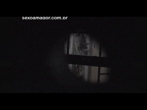 ❤️ Блонди ба таври махфӣ аз ҷониби як сайёҳи ҳамсоя, ки паси хиштҳои холӣ пинҳон шудааст, сабт мешавад ❤️ Синси босифат дар мо ﹏